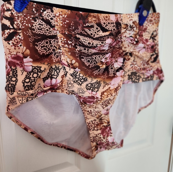 3 Torrid Swimsuits - Picture 4 of 6